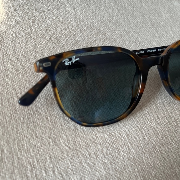 Ray-Ban Tortoise Shell Sunglasses - Picture 4 of 9